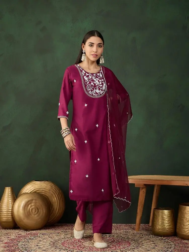 ELEGANT-MUSLIN-KURTA-SET-WITH-ORGANZA-DUPATTA-IN-MAROON-COLOR