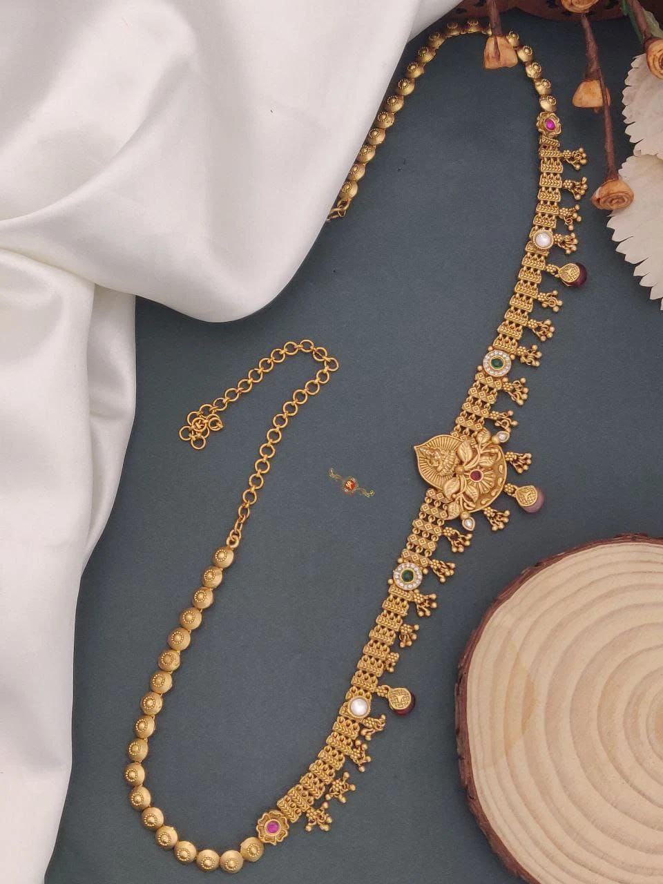 HERITAGE-ADORNED:-THE-STUNNING-KAMAR-BANDH